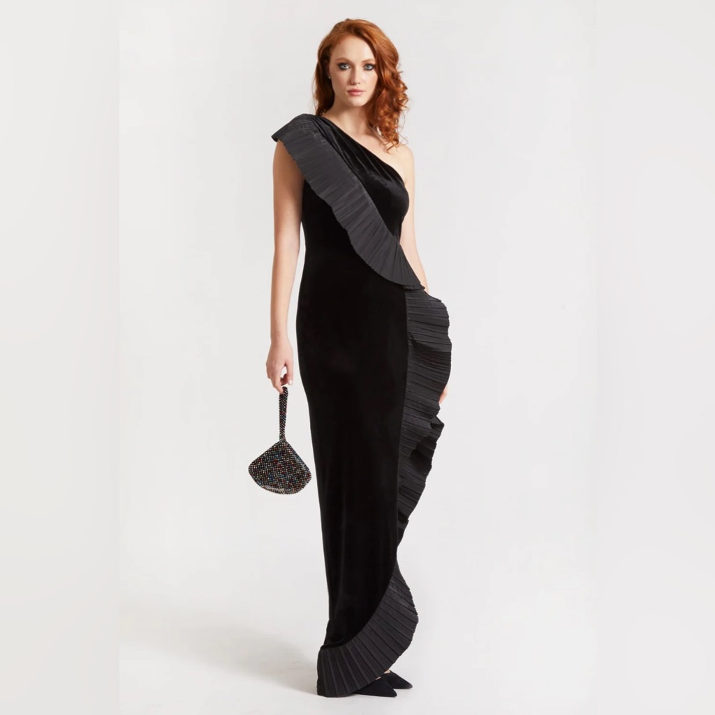 One33 Social The Mercer Black Pleated Gown